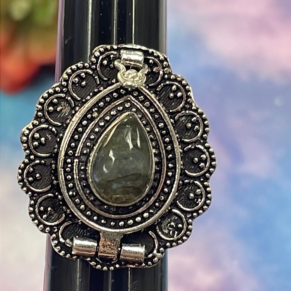 Labradorite Poison ☠️ Ring - Picture 10 of 15